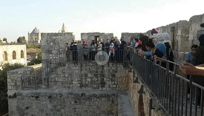 جمعية برج اللقلق تنظم  جولات بديلة على سور القدس