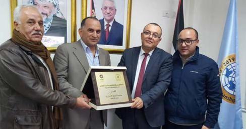 The Palestinian Minister of Culture Atef Abu Seif hands Burj Al-Laqlaq Society Center The Award Of The Islamic Organization For Education And Culture